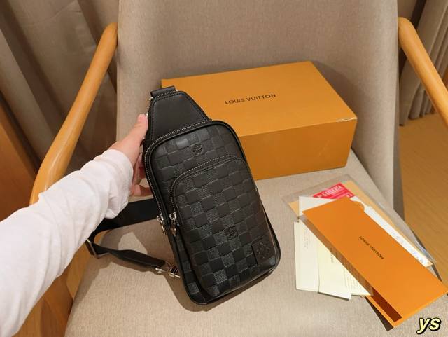 Lv 路易威登 男包 Avenue Pm 经典格子男士胸包 尺寸16×31×4 礼盒包装