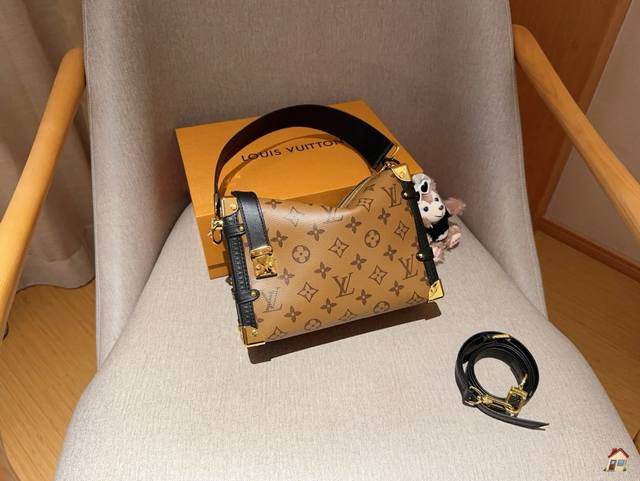 配送挂件 Lv路易威登 Louis Vuitton 谷爱凌同款 Trunk老花秀款软盒子蜜蜡黄皮 尺寸21×14 礼盒包装