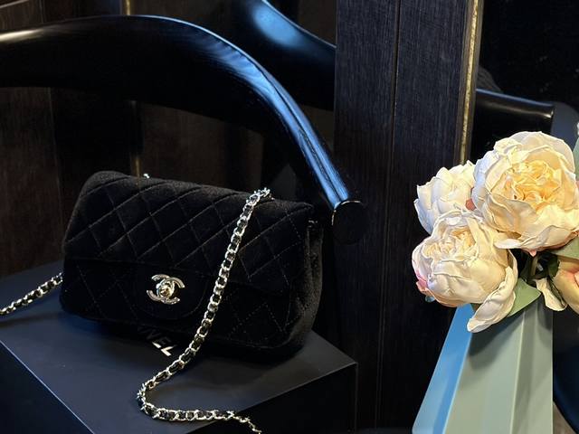 丝绒 折叠礼盒 Chanel 小羊皮 方胖子 大mini “New Arrival” 最美金球方胖子人间香奈儿 白富美小姐姐必备款 ■单独夸最让人挪不开眼 就是