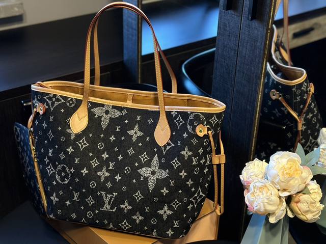 折叠礼盒 Lv 中古 牛仔 Nf 购物袋 Neverfull 购物袋！入门级的款式哦！绝对的终身款！此物经典不言而喻！街拍和实用都是非常nb的选择！大家拿到后可