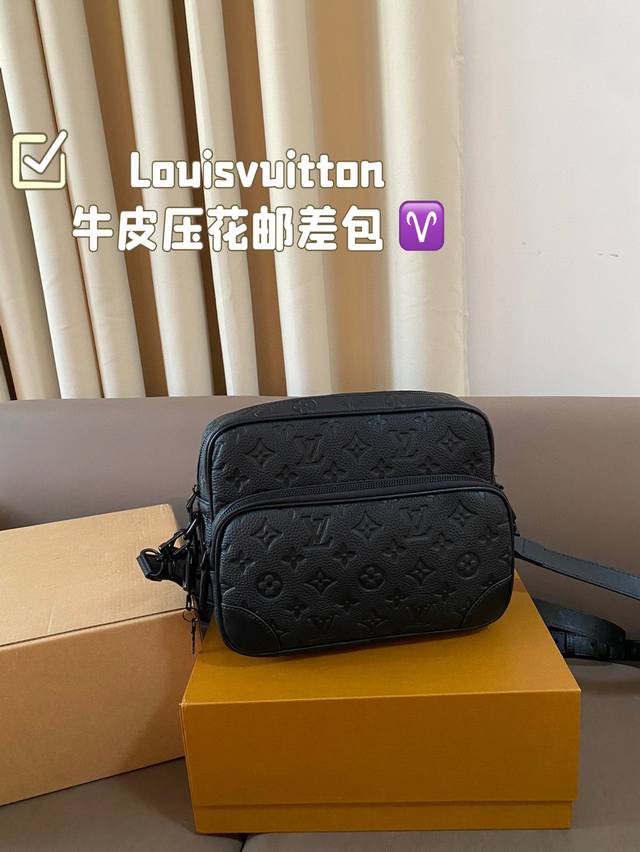 Louisvuitton 路易威登 牛皮压花邮差包 大容量单肩斜挎包 采用精湛镶嵌细工，经典百搭 实物拍摄 原厂原版面料 配送礼盒 防尘袋 尺寸25*20