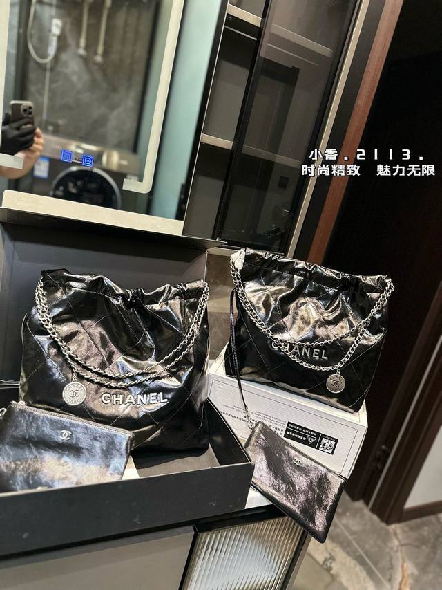 礼盒包装 Chanel 香奈儿 22Bag 垃圾袋 又甜又酷 一整个爱住 百搭时尚 颜值超高 是每个潮酷女孩必入单品 Size：30Cm 36Cm