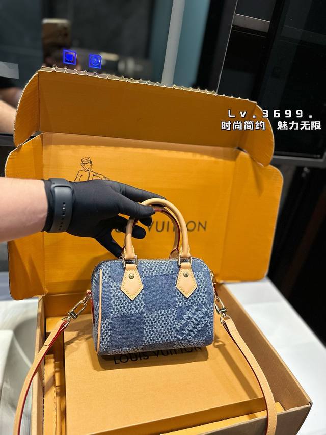 Size：18*12Cm L家 浅牛仔 Speedy18 非常可爱的speedy 浅浅的中古牛仔！ 独属于我的牛仔speedy