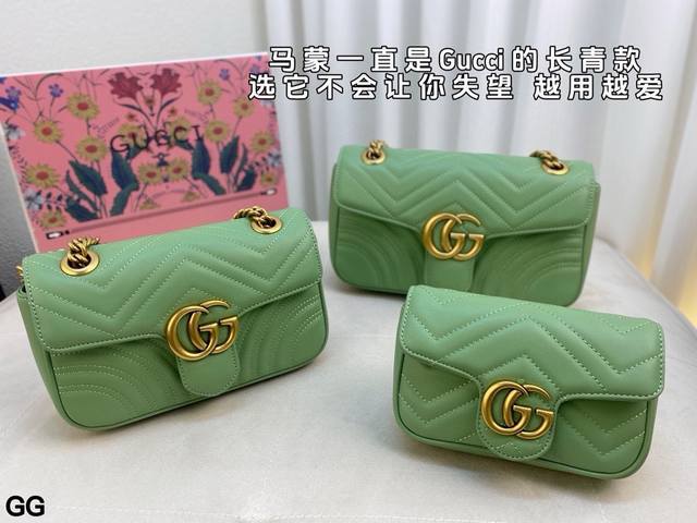 配全套包装 Gucci Marmont 马蒙链条包 采用颇具结构感的柔软造型和超大号翻盖封口 配以双g美学精髓 可滑动链条肩带有多种背法 采用波浪纹绗缝皮革 门