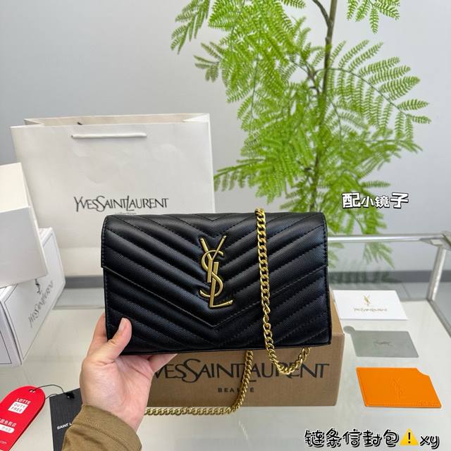 全套包装 Ysl Woc链条包信封包ysi家当之无愧的入门经典款 超级耐燥这个皮质真的是我最爱的皮质之一不怕刮牛皮的纹理也有质感 相比金链我更喜欢链非常耐看 链