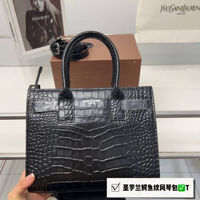 全套包装 牛皮版本 Yves Saint Laurent Ysl经典风琴 Saint Laurent 手提包，酷酷的黑色一麂皮面料，奢华有。 内涵~可调节肩带设