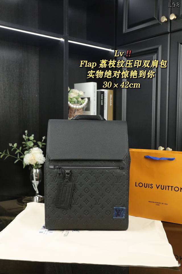 无盒 Lv Flap 荔枝纹 压印书包背包双肩包 Lv 男士双肩包 大容量 度假旅行必备 时尚达人必备单品之一 实物绝对惊艳到你 细腻牛皮革宛如1日式航空信笺般