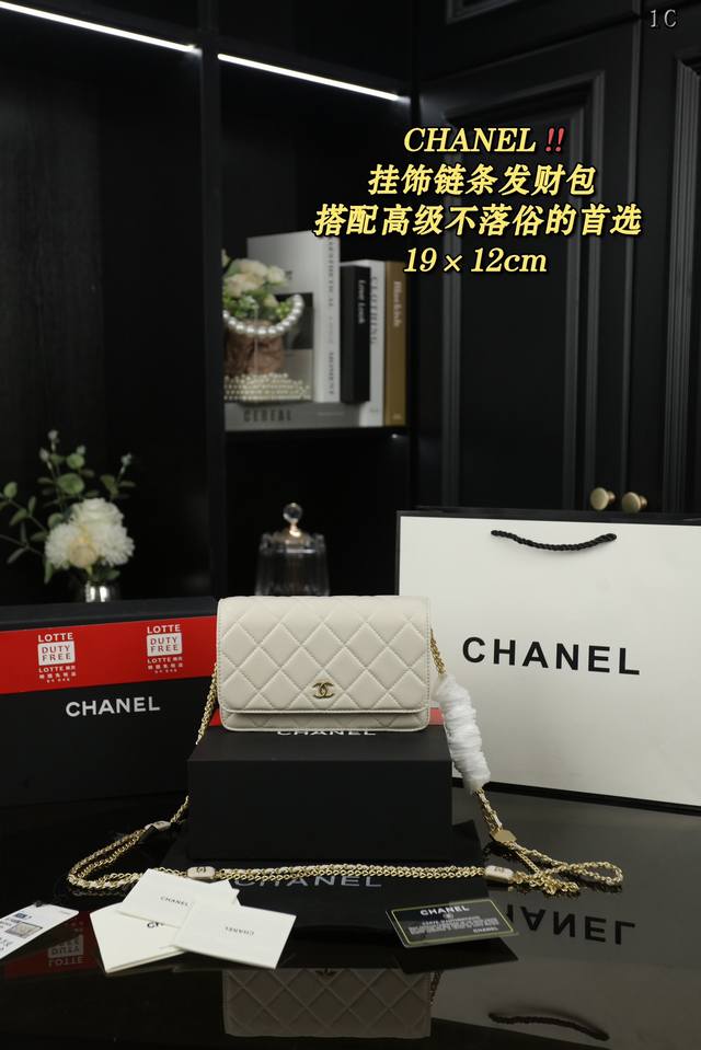 配折叠盒 Chanel香奈儿 挂饰链条淡金扣 Woc发财包单肩包斜挎包 香奈儿woc发财包香奈儿woc发财包 可以称之为香奈儿入门的首选香奈儿标志性的黑金皮穿链