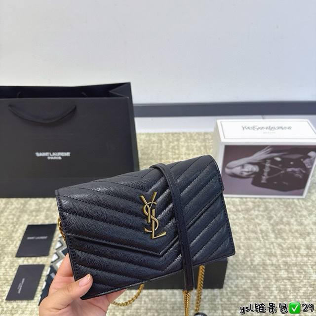 全套包装 Ysl Woc链条包信封包ysi家当之无愧的入门经典款 超级耐燥这个皮质真的是我最爱的皮质之一不怕刮牛皮的纹理也有质感 相比金链我更喜欢链非常耐看 链