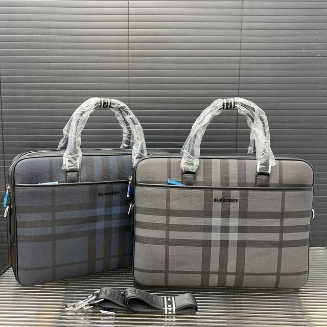 Burberry 巴宝莉 男士格子公文包 电脑包 斜挎手提包 采用精湛镶嵌细工，经典百搭 实物拍摄 原厂原版面料 高端品质 配送防尘袋 38 X 27 Cm。