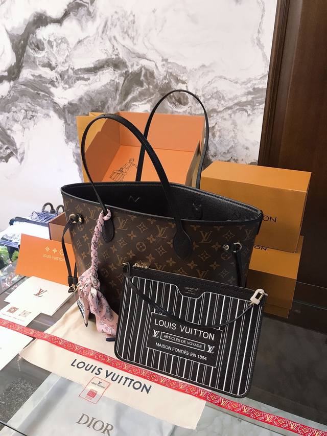 牛皮 全钢五金 配丝巾 Neverfull Inside Out 中号手袋 M12061 全钢五金学1 Neverfull Inside Out 中号手袋以 M