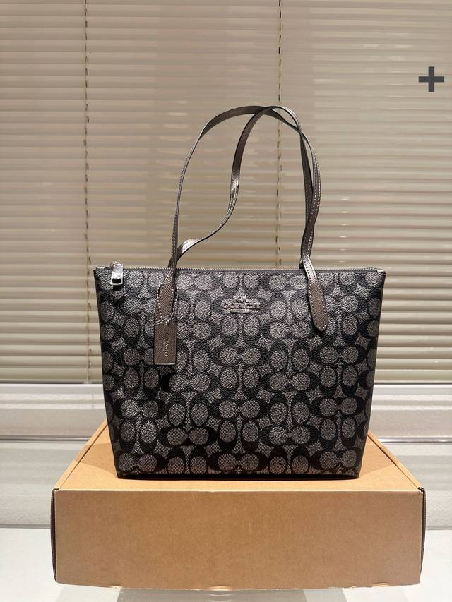 牛皮版本 Coach 11月新品 Fiona Zip Tote 23 Coach 11月份新品 Fiona 托特23来了 这个尺寸的包包，感觉大小也是很合适 有