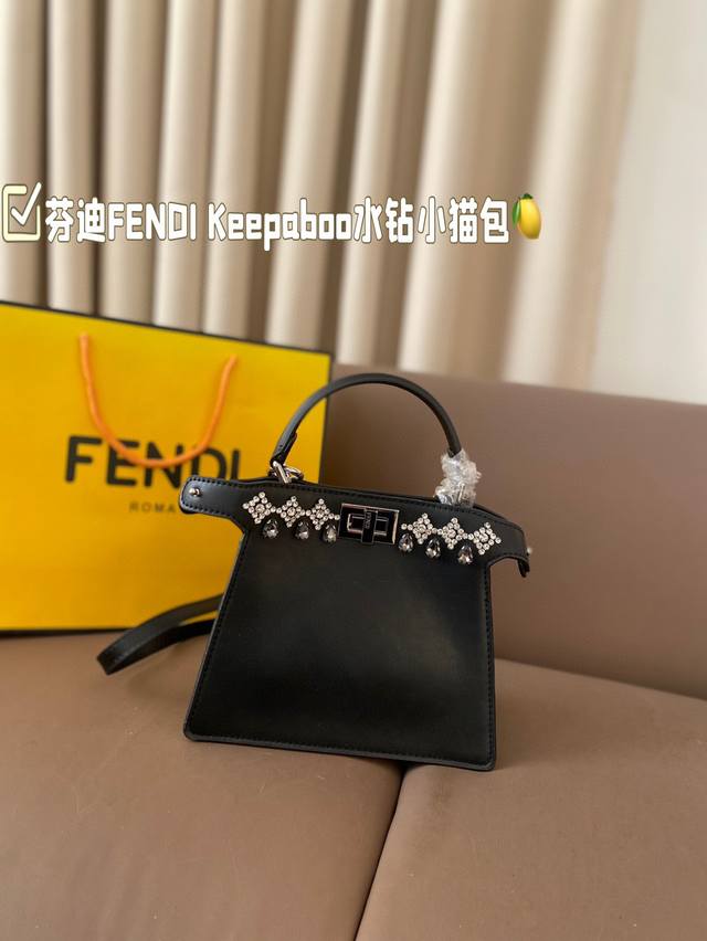 折叠盒尺寸21.18 芬迪fendi Keepaboo水钻小猫包 独特设计 时尚又经典 超级百搭 日常通勤皆可 上身又a又飒