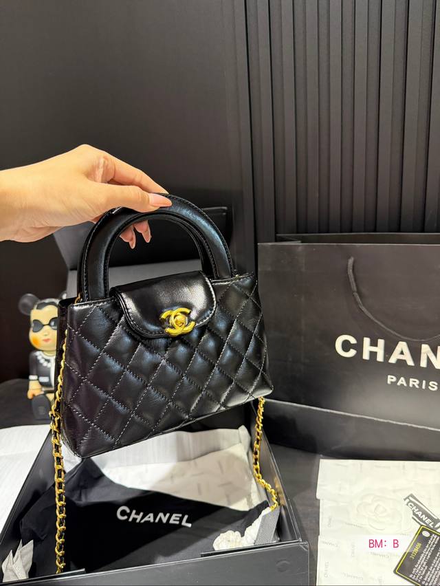 配折叠礼盒 顶级原单 头层皮 Chanel24K新款｜本季度的“最眼包” Chanel 香奈儿 23K Kelly大号链条包 小羊皮 也是很耐用哒，经典百搭耐看