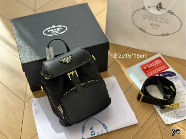 Prada Mini 双肩包 普拉达 新品高级双肩 Logo五金原版一比一品质 炒鸡百搭实用的一款 尺寸：15*16Cm