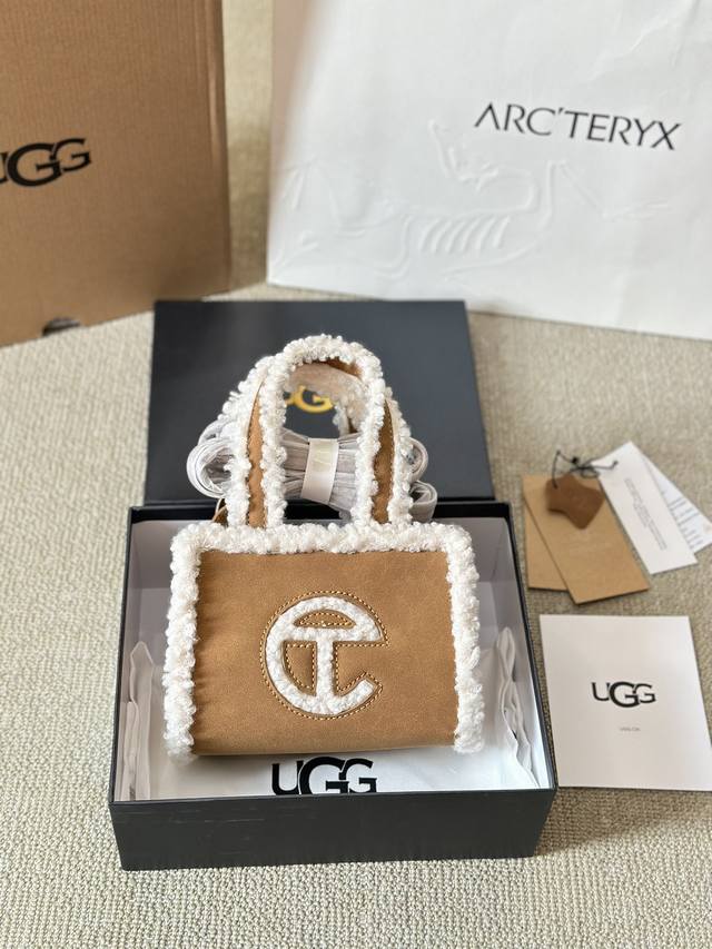 小众包分享 Uggx Telfar 包这一波是开挂了 新入手的ugg X Telfar的联名小包包 在ins 上telfar 火爆无比！和ugg的联名使得经典