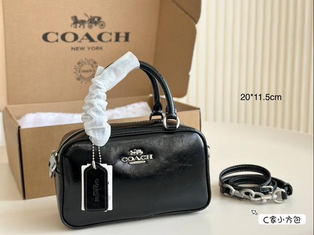 飞机盒 Coach 油蜡皮新款miu Satchel保龄球包／很 很高级 很有气质 很有感觉的触感哦拿到手的第一眼就喜欢上了这种质感很大牌 很复古和时髦的感觉～