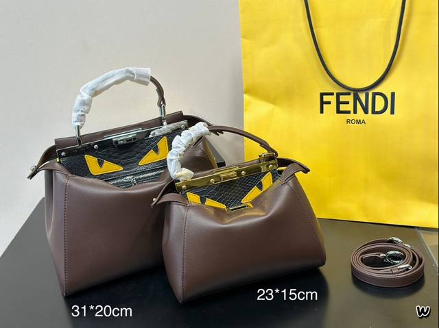 配盒 尺寸31*20 23*15 芬迪fendi Peekaboo小猫包 经典包型 时尚感爆棚 高级感满满 任何搭配都可轻松驾驭