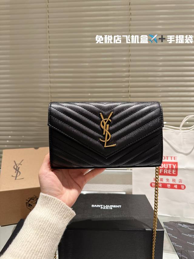 复刻版 牛皮 Ysl Woc链条包信封包ysi家当之无愧的入门经典款 超级耐燥这个皮质真的是我最爱的皮质之一不怕刮牛皮的纹理也有质感 相比金链我更喜欢链非常耐看