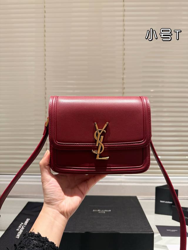 小号 Ysl豆腐包 It Bag_必火爆款， Ysl Solferino 原厂细牙签纹box牛皮， 手感及皮面的柔韧度都非常好！ 全新设计的“L”字母上下对半开