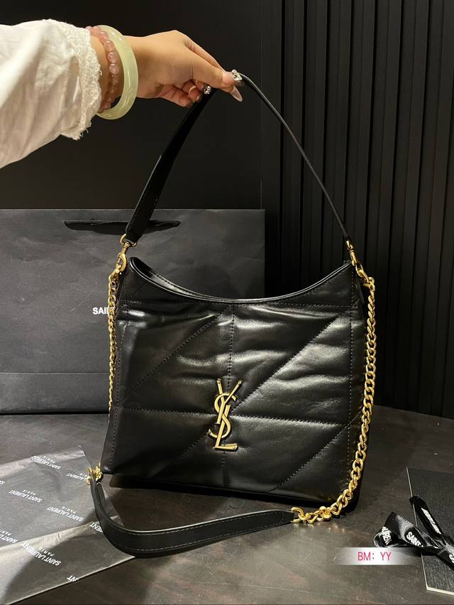 圣罗兰 Ysl 托特包. 百搭经典 精致的一只 真的超级无敌巨可爱 仙气满满 小姐姐日常必入款尺寸：23*28