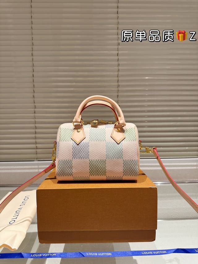 顶级原单 Lv Speedy 20 枕头包 Lv 新款系列 枕头包 手袋,Lv Speedy 枕头包这款retiro 手袋以标志性 经典永恒。优雅低调的外形设计