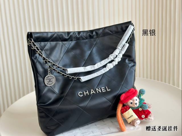 Chanel 千呼万唤的牛皮系列 今年火遍全网的垃圾袋 不多说啦直接上现货 搜索 小香家 垃圾袋 尺寸35厘米