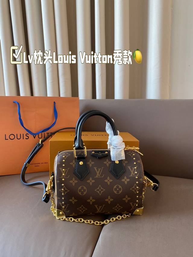 配折叠盒 Lv枕头这一季louis Vuitton秀款 Lv2025早春系列了吗这一季louis Vuitton带给我们的是酷黑皮革与小巧老花的完美结合 展现出