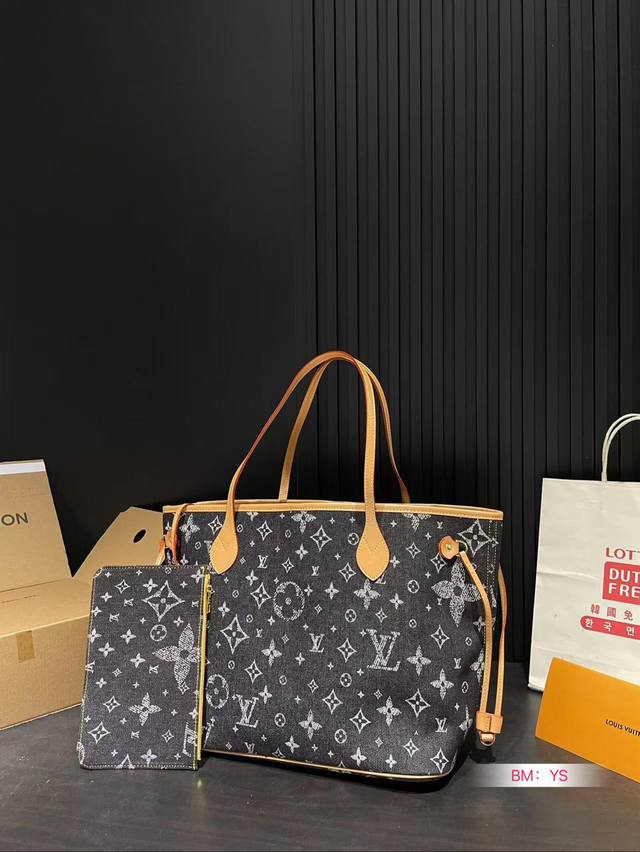 配折叠礼盒 Lv 中古 牛仔 Nf 购物袋 Neverfull 购物袋！入门级的款式哦！绝对的终身款！此物经典不言而喻！街拍和实用都是非常nb的选择！大家拿到后