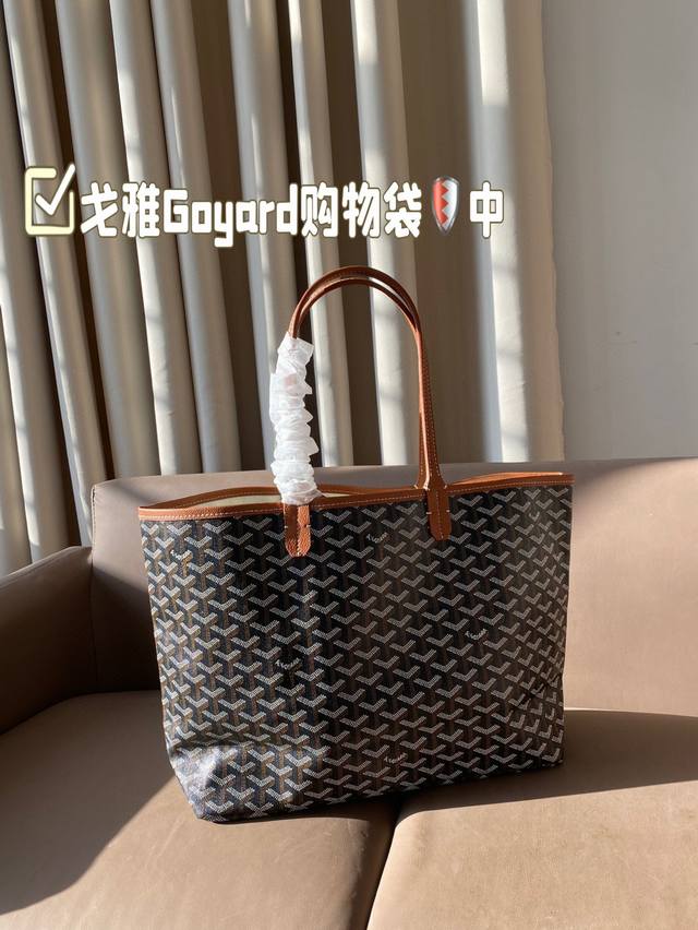 Size：34*27Cm 中号 戈雅goyard购物袋 从头到尾全部都是客订哦！ 另外收到的宝宝就会知道手腕带是立起来的[微笑][微笑] Goyard托特包日常