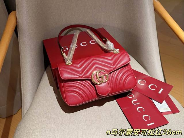 安可拉红 Gucci古奇 Mini 经典百搭款marmont 马尔蒙马蒙链条包 尺寸：26Cm 礼盒包装