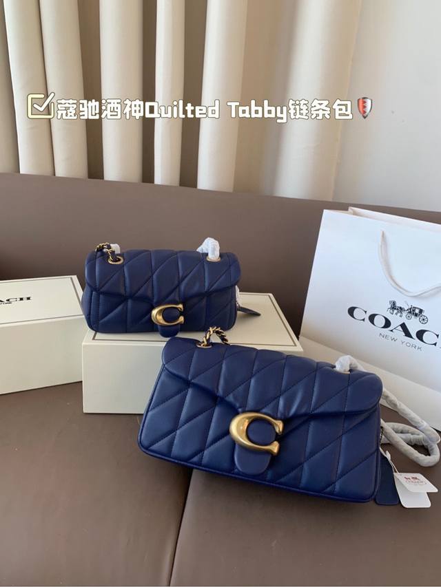 中号 小号 配折叠盒子 百搭神器 Tabby 蔻驰酒神新品 Quilted Tabby 链条版tabby 这你能忍住 满满的小细节 尺寸：中号27*15小21*