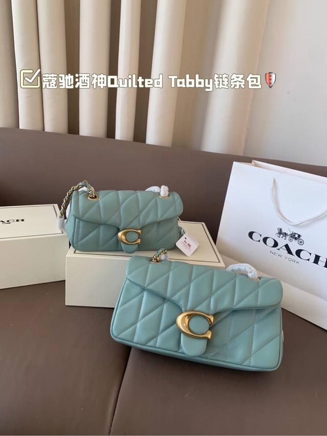 中号 小号 配折叠盒子 百搭神器 Tabby 蔻驰酒神新品 Quilted Tabby 链条版tabby 这你能忍住 满满的小细节 尺寸：中号27*15小21*