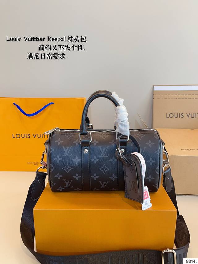 配礼盒. Lv X Nigo Keepall2枕头包 手袋是一款理想的都市手袋。 标志性的造型与经典的 Monogram 帆布，加之多种携带方式和奢华的天然牛皮