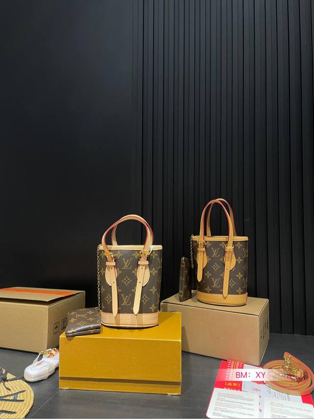 配折叠礼盒 Lv Bucket Mini中古水桶包 完全是搭配神器 日常出行时尚经典 任何风格都可轻松驾驭 尺寸：13*17