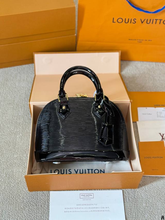 Lv Alma Bb 贝壳包 原版高品质 包包这款retiro 手袋以标志性的老花面料制成 经典永恒。优雅低调的外形设计和宽敞的包身更加入了实用性。使用说明：-