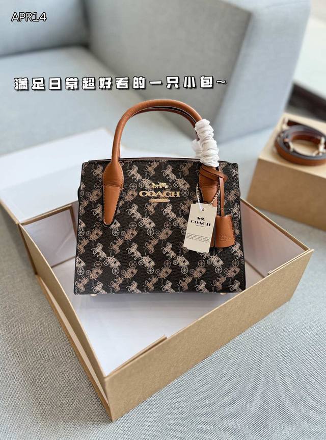 折叠盒 Size：22×14 Coach蔻驰 Andrea Carryall 22 马车图案 斜挎手提包 Andrea系列小包换了新配色~ 虽小但精致斜挎手提都