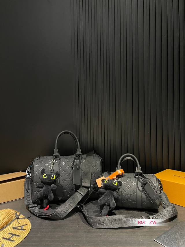 小号 大号 配折叠礼盒 Lv Keepall Xs 枕头包 给我冲keepall Xs放心大胆入手keepall,，背起来 你就是cool Girl啊'甩在身后