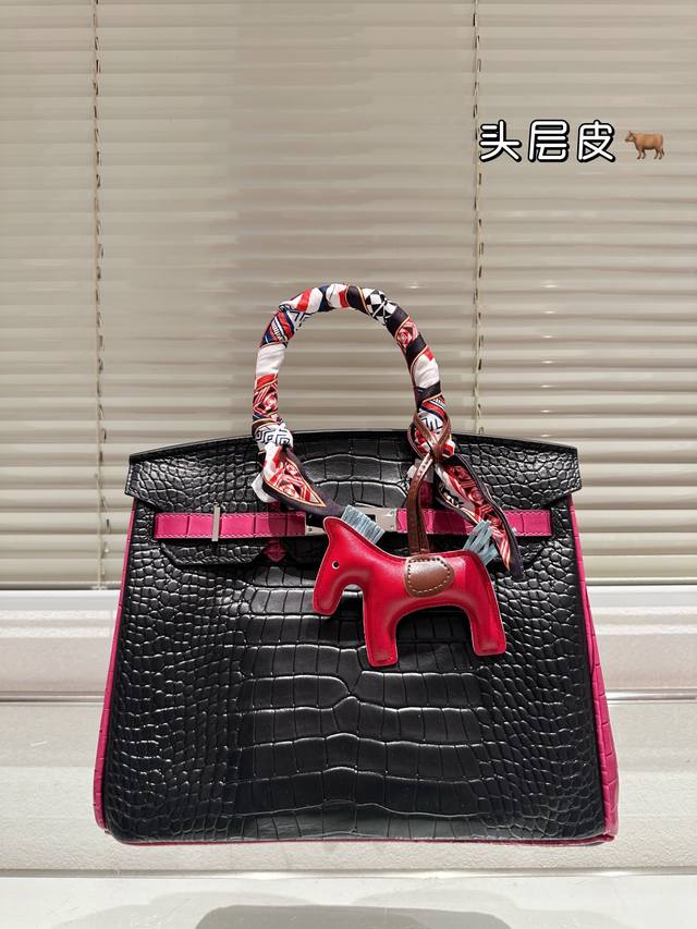 纯皮 尺寸30Cm 爱马仕 铂金 Birkin 时髦拿捏住啦 不显老气好好搭啊 而旦貌美气质加成好高的呀~ 爱死了这份从容优雅