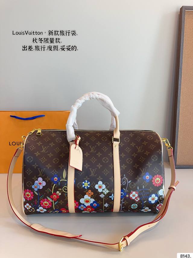 Lv 旅行包 超酷中lv Keepall联名款旅行袋 Lvkeepall 出差旅行最常用的一只包 这是超酷的一只包 可以做健身包，也可做旅行袋 容量超级感人非常