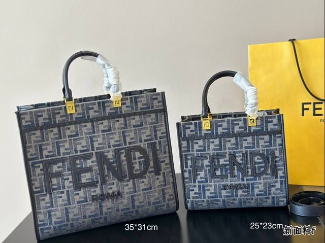 尺寸：大号35Cm 小号25Cm F家 Fendi Peekabo 购物袋 经典的tote造型！ 但是这款最大的特点： 手提腋下！