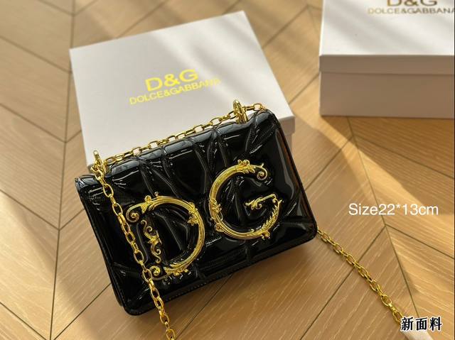 配盒 Bags Napoli 手袋灵感日记夏日优雅纷呈，＃Dolcegabbana 多样手袋丰富你的百变造型在dg包袋家族中，创意总监stefano和domen