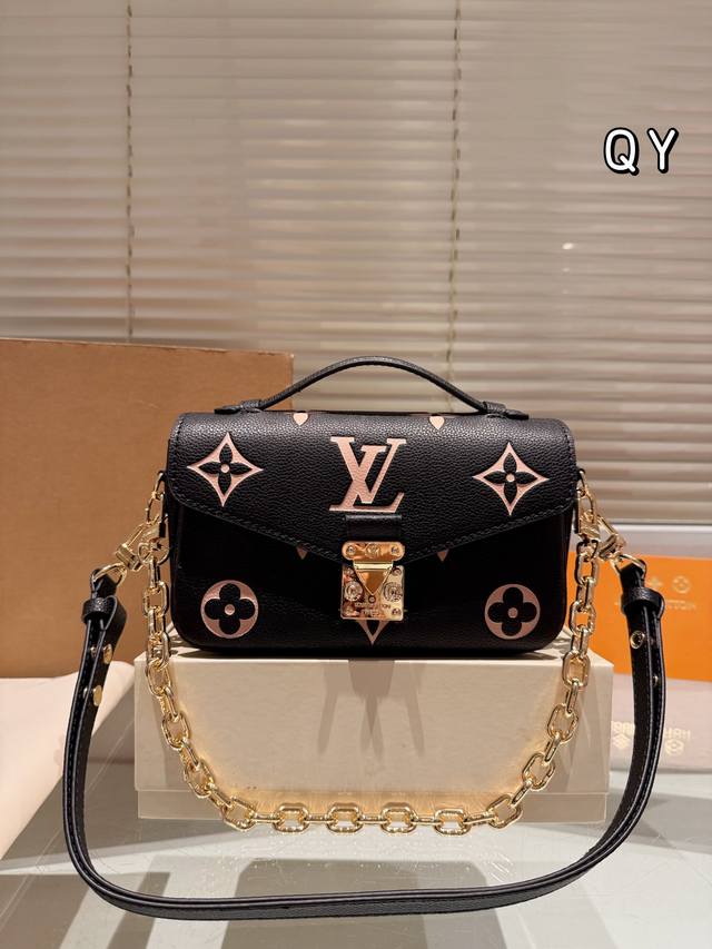 牛皮 Lv Pochette Metis East West Mini 新款邮差包 Lv邮差包老花手提单肩斜挎包，优雅低调的外形设计和宽敞的包身更加入了实用性，