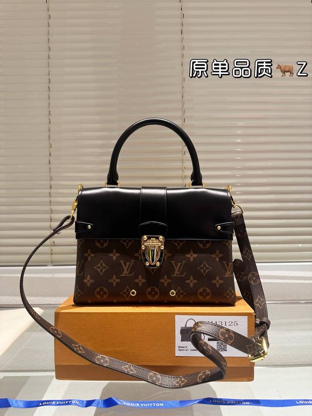 全套包装 Lv 原单 牛皮原版激光logo锁扣张天爱同款独家实拍升级版本！全新的one Handle翻盖手袋搭配杏超强与丰富的经典设计细节 彰显独特魅力配有旅行