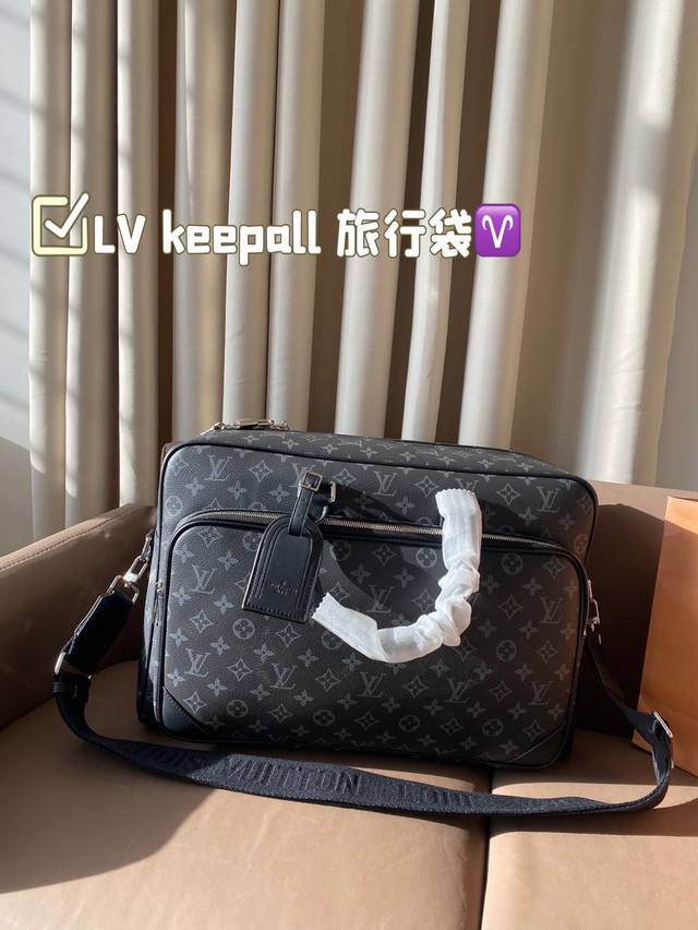 带芯片 纯皮尺寸43.28 Lv Keepall 旅行袋 百搭到没朋友 就是酷 时尚感超强 辦识度很高 方方正正很能装，上身也帅气