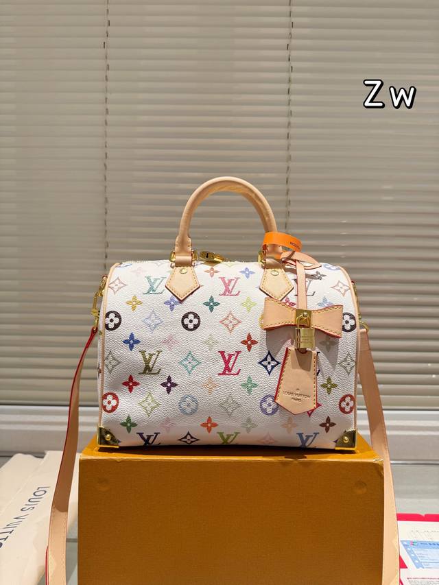 Lv Speedy 25Cm枕头包 无论版型 内里和专柜毫无差别 真正原版复刻 内里可拆卸 火遍全球的爆款机场大包 机车女神包 明星同款 贵气而充满活力的品牌设