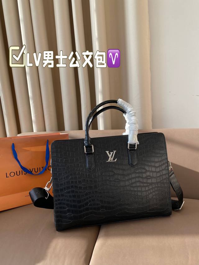 Lv男士公文包 上身又酷又时尚 容量超级可 任何风格都可轻松驾驭 尺寸38 29