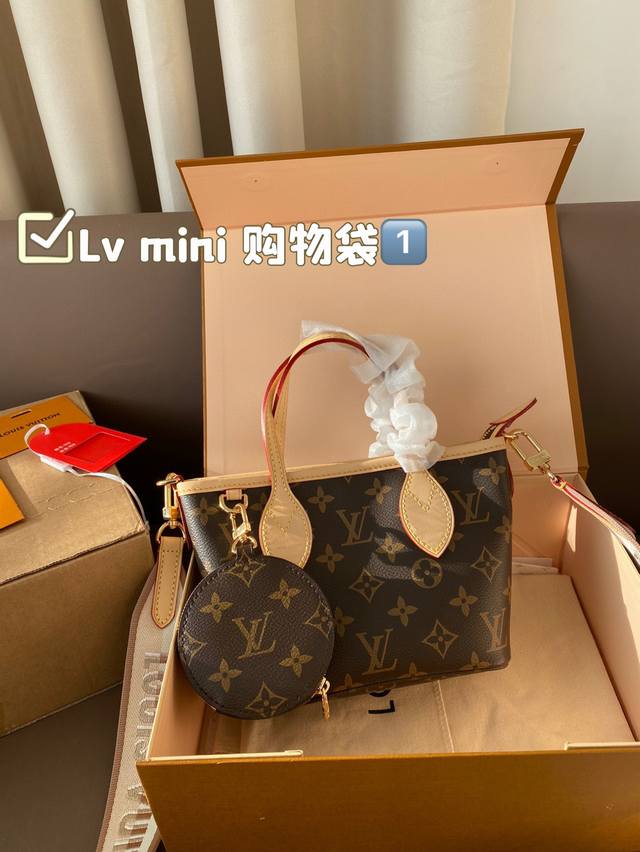 配飞机盒折叠盒子 Lv Mini 购物袋万年不过时 原版开模定制 专柜女包 手感超软 超舒服 全部五金都带logo 时尚百搭，网红街拍首选 尺寸 18 14