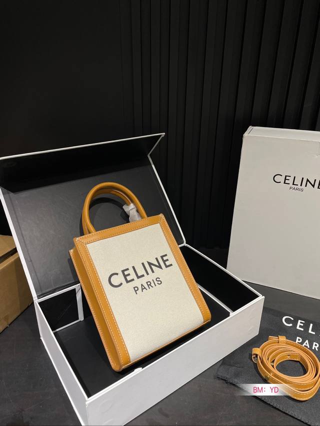 配折叠礼盒 Celine 赛琳老花mini琴谱包 外形设计百看不厌，性价比超高 摸起来质感超好，斜挎手拎都可爱！ 性价比很高，背上就是可爱精尺寸：17*20