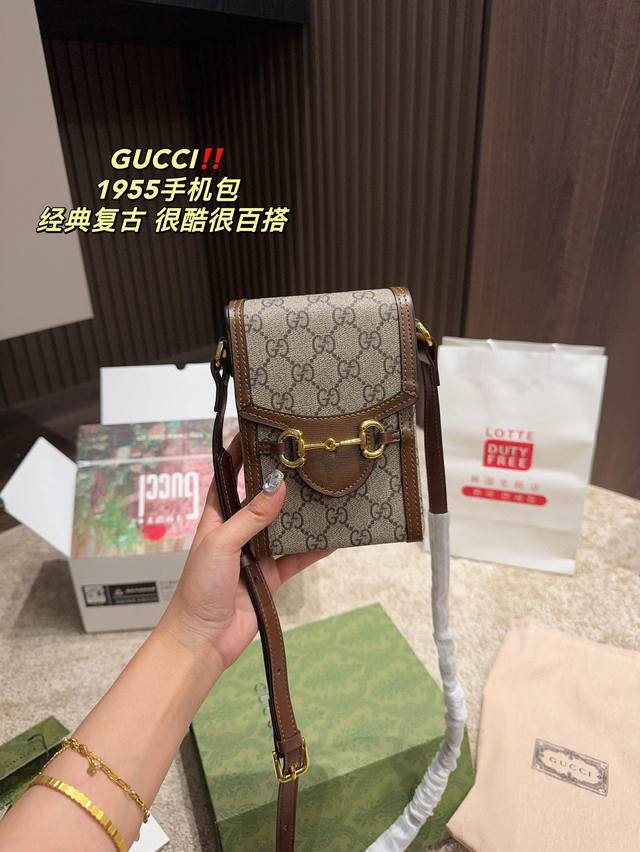 全套包装尺寸11.16 酷奇gucci 1955手机包 很酷很百搭 任何搭配都能够轻松驾驭 时尚潮流